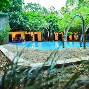 Tropicara Hotel